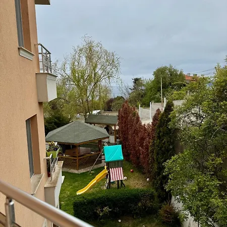 Cozy With Parking Lot Varna